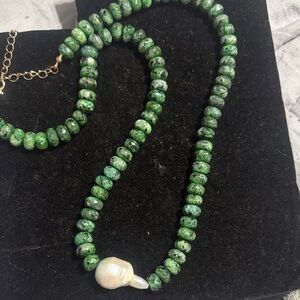 Green Beaded Necklace with Pearl Accent
